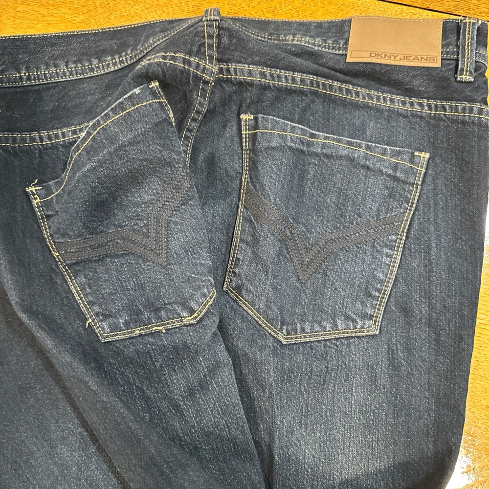 DKNY Men's Dark Blue Relaxed Jeans 34x30